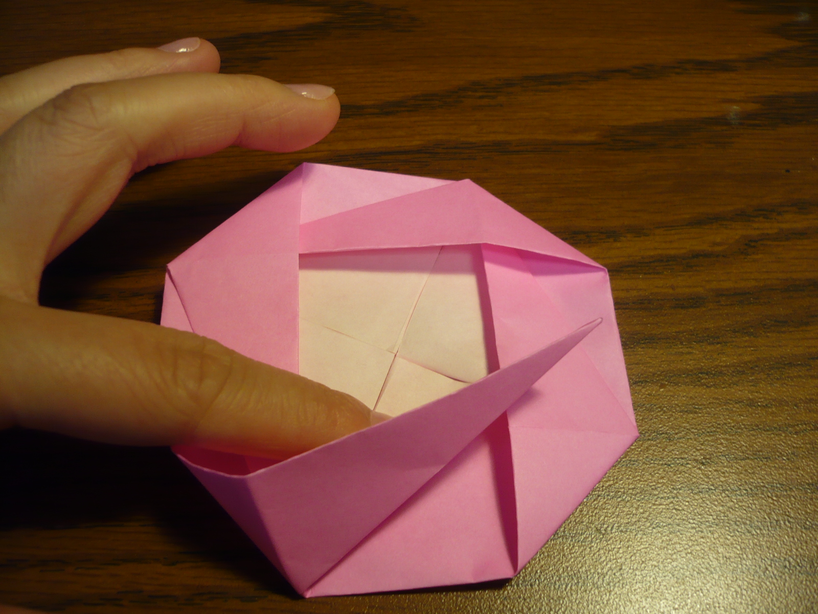 Подарок подруге на день рождения из бумаги. Оригами подарок. Оригами подарок девочке. Оригами подарок подруге. Оригами для девушки подарок.